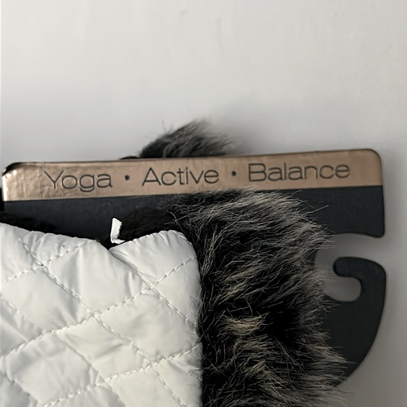 APANA || Quilted Cold Weather Gloves. Sz. S/M - Picture 5 of 6